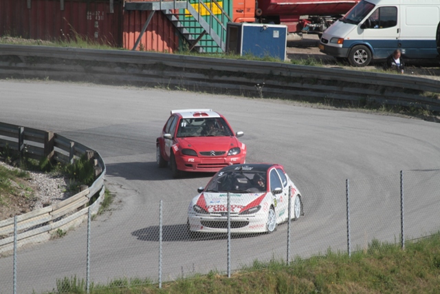 Mike Frederiksen har fået god fart i sin Peugeot 206.
(Foto: Asmus Westphalen)
